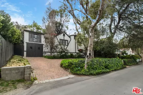 13384 Contour Dr, Sherman Oaks, CA 91423