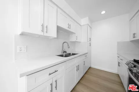 315 S Harvard Blvd #204, Los Angeles, CA 90020