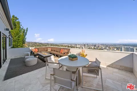 7038 Los Tilos Rd, Los Angeles, CA 90068