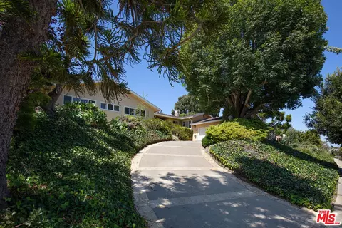 14929 La Cumbre Dr, Pacific Palisades, CA 90272