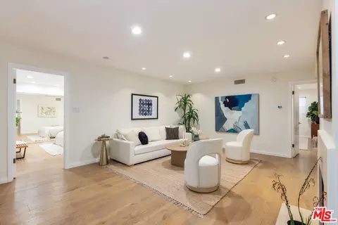 222 7th St #112, Santa Monica, CA 90402