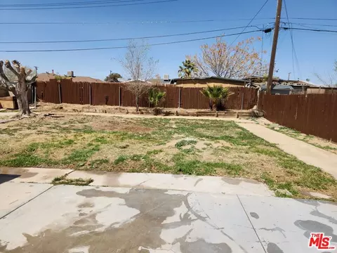 209 E Avenue P4, Palmdale, CA 93550 photo 4
