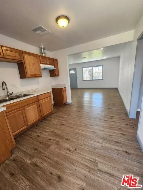 209 E Avenue P4, Palmdale, CA 93550 photo 7