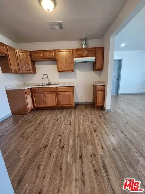 209 E Avenue P4, Palmdale, CA 93550 photo 6