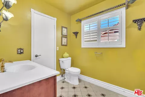 Bath - 1782 E Gladwick St, Carson, CA 90746 photo 2 of 3
