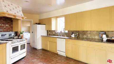 Undisclosed, Studio City, CA 91604 photo 10