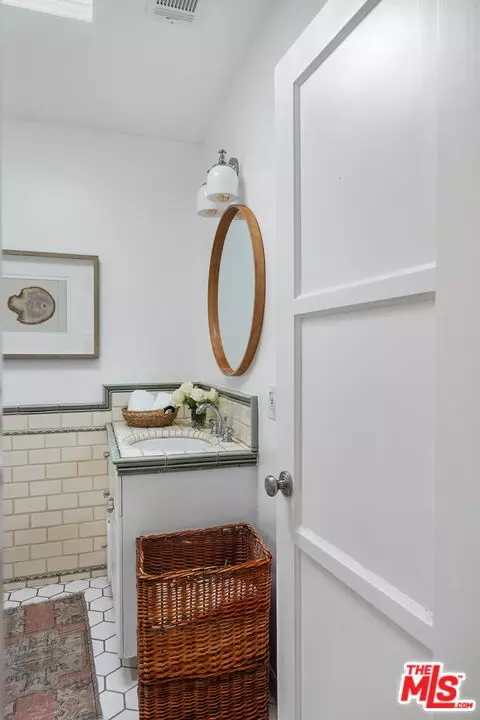  242 Bronwood Ave, Los Angeles, CA 90049 photo 37