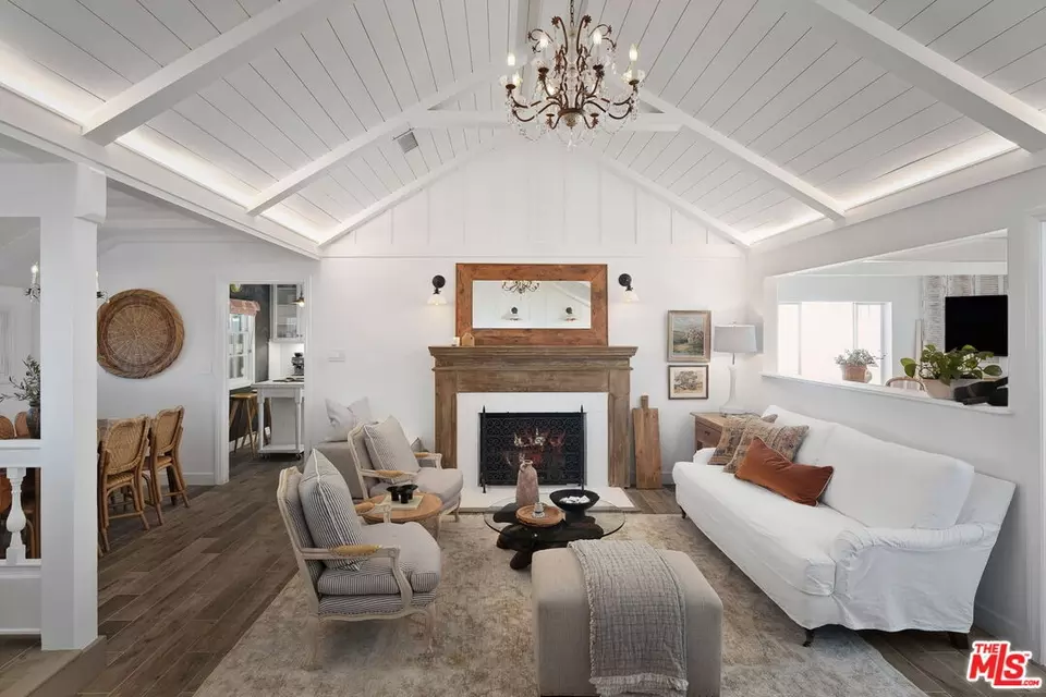  242 Bronwood Ave, Los Angeles, CA 90049 photo 11
