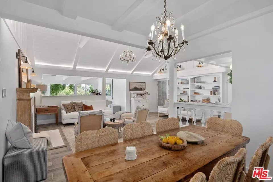  242 Bronwood Ave, Los Angeles, CA 90049 photo 15