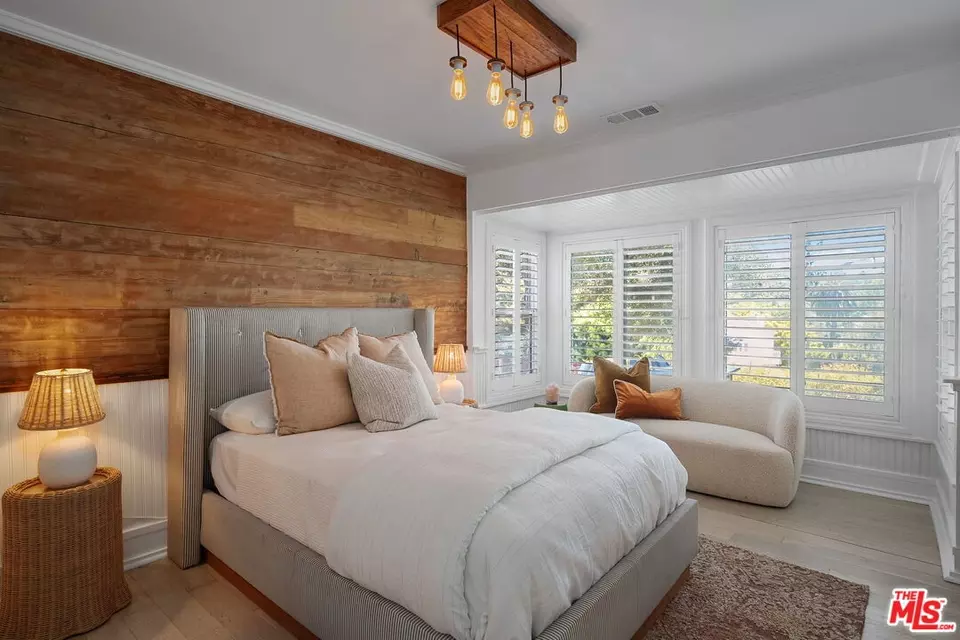  242 Bronwood Ave, Los Angeles, CA 90049 photo 39