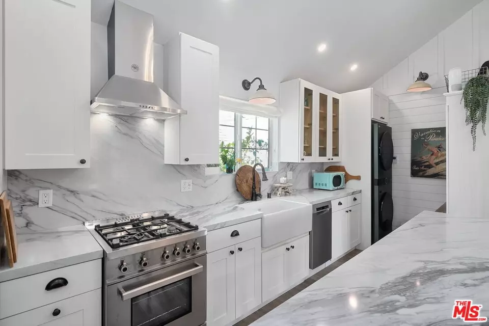  242 Bronwood Ave, Los Angeles, CA 90049 photo 46