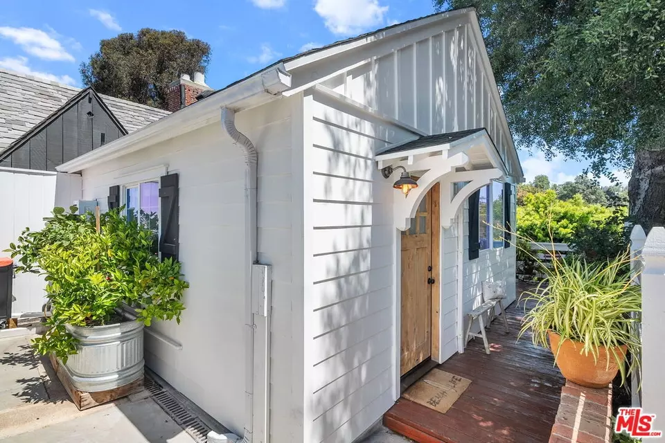  242 Bronwood Ave, Los Angeles, CA 90049 photo 41