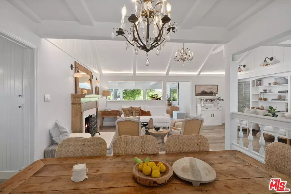  242 Bronwood Ave, Los Angeles, CA 90049 photo 16