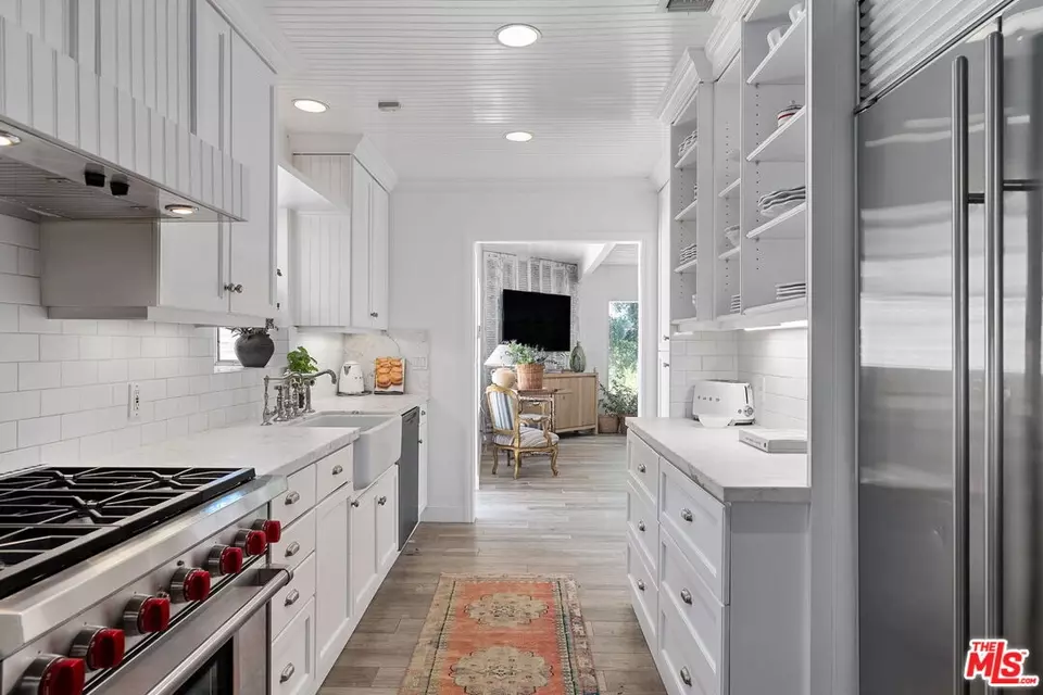  242 Bronwood Ave, Los Angeles, CA 90049 photo 28