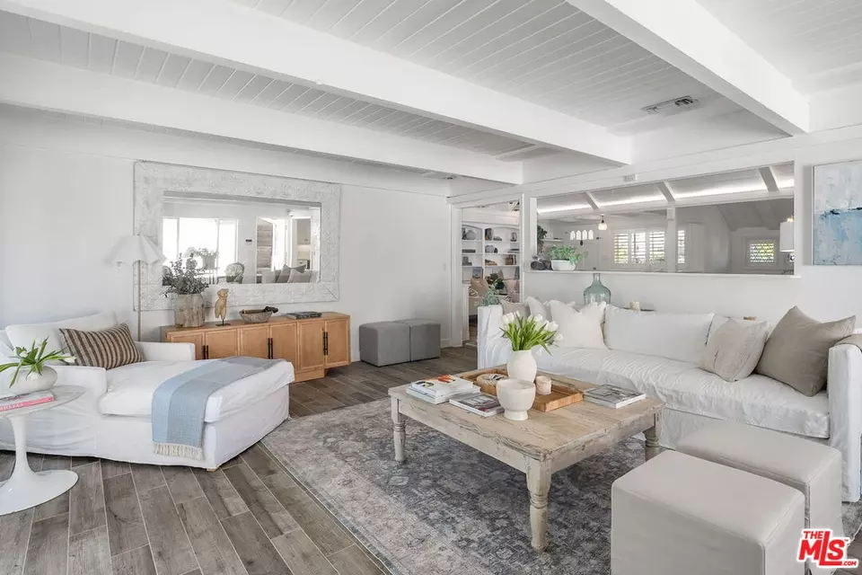  242 Bronwood Ave, Los Angeles, CA 90049 photo 25
