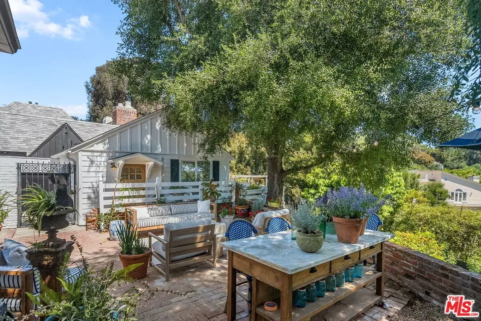  242 Bronwood Ave, Los Angeles, CA 90049 photo 54