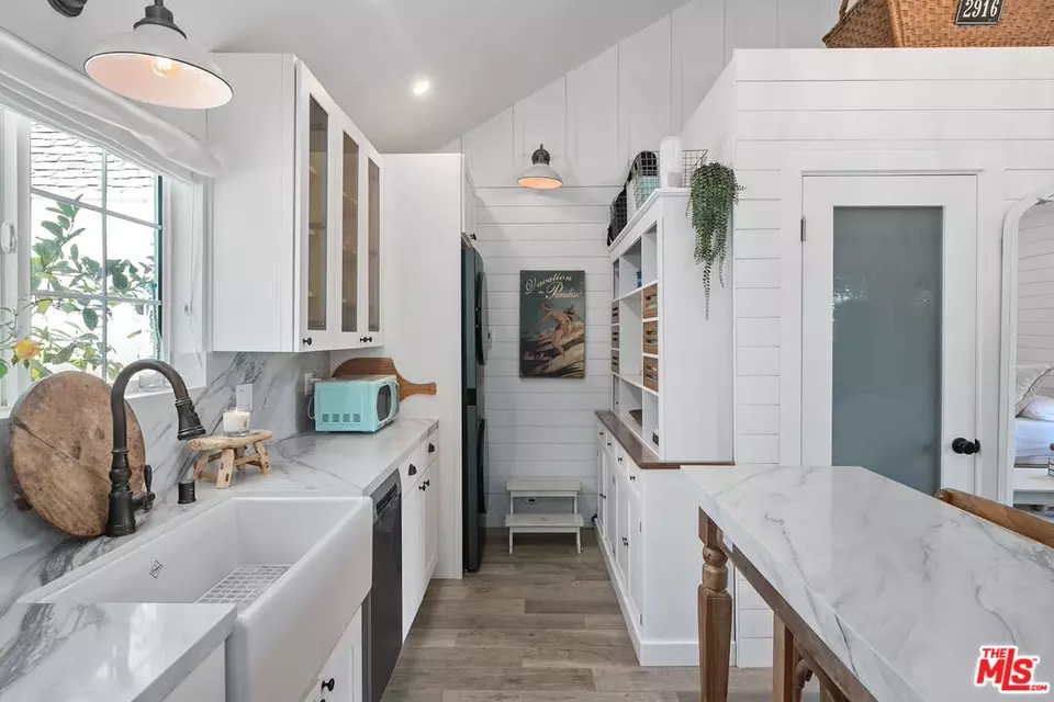  242 Bronwood Ave, Los Angeles, CA 90049 photo 47