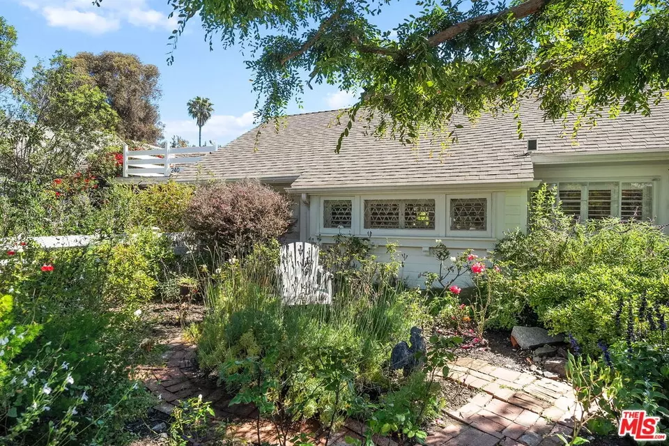 242 Bronwood Ave, Los Angeles, CA 90049 photo 2