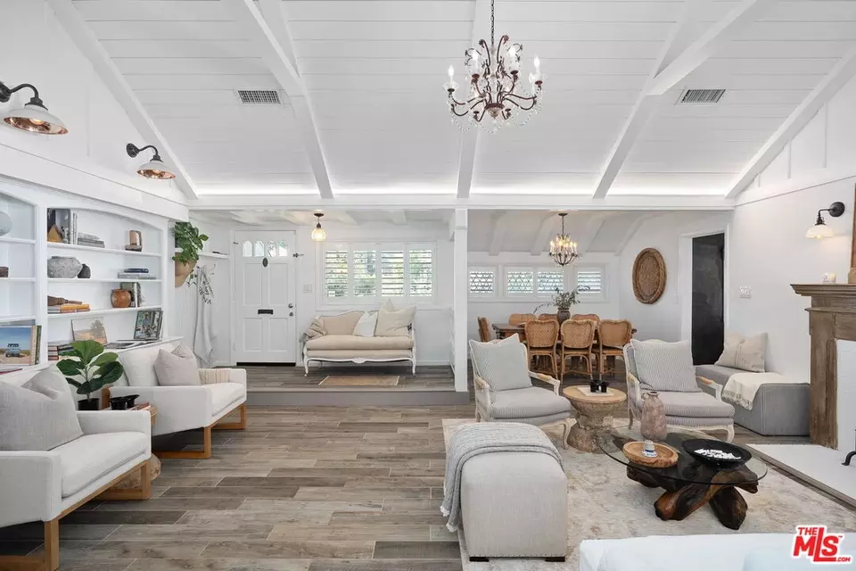  242 Bronwood Ave, Los Angeles, CA 90049 photo 19