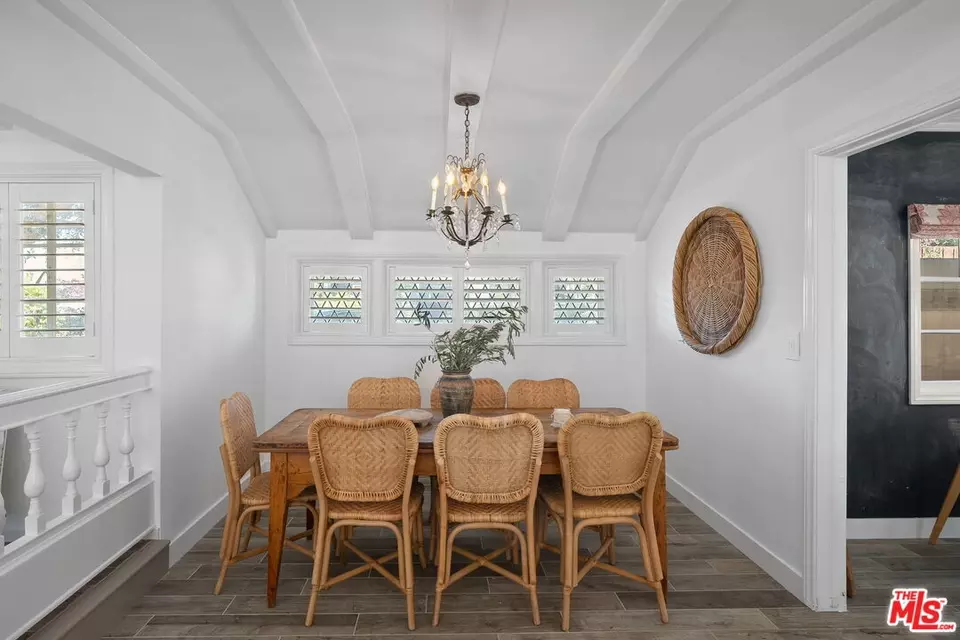  242 Bronwood Ave, Los Angeles, CA 90049 photo 13
