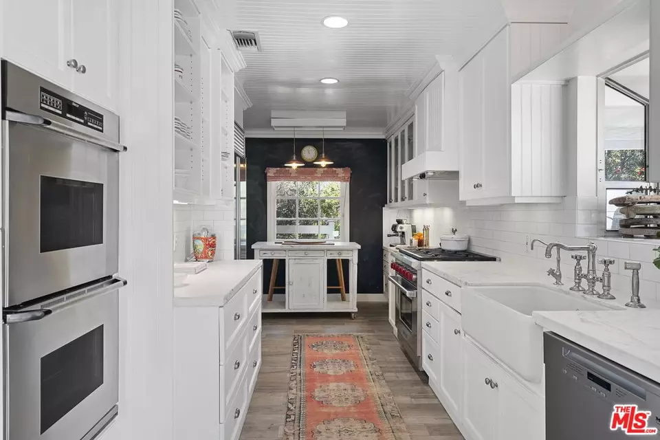  242 Bronwood Ave, Los Angeles, CA 90049 photo 26