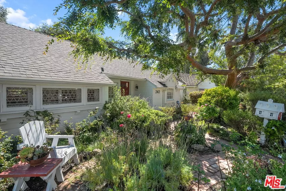  242 Bronwood Ave, Los Angeles, CA 90049 photo 3