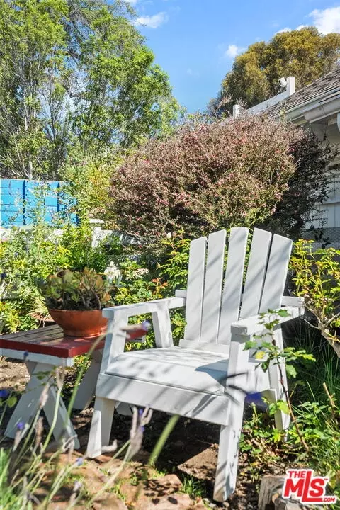  242 Bronwood Ave, Los Angeles, CA 90049 photo 4