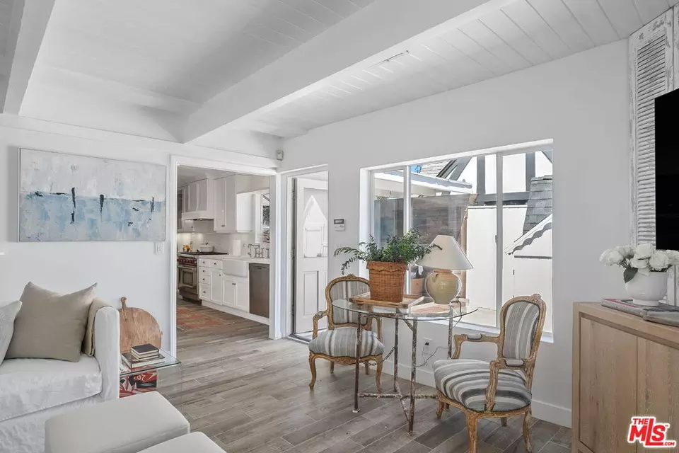  242 Bronwood Ave, Los Angeles, CA 90049 photo 22