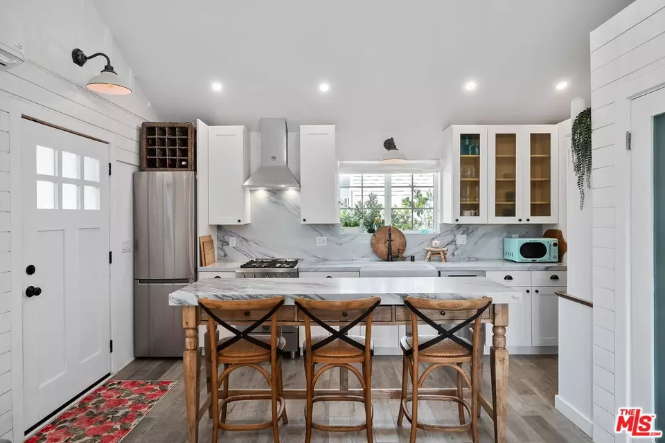  242 Bronwood Ave, Los Angeles, CA 90049 photo 45