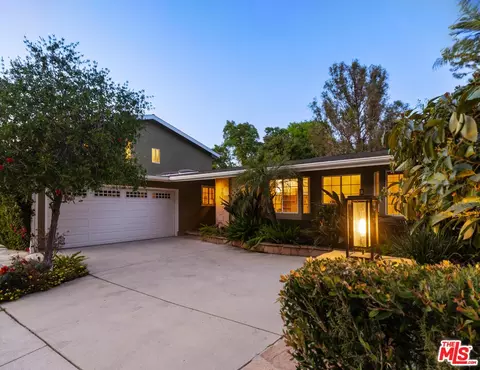 3634 Woodcliff Rd, Sherman Oaks, CA 91403