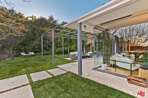 10498 Sandall Ln, Los Angeles, CA 90077