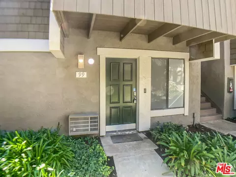99 Streamwood, Irvine, CA 92620
