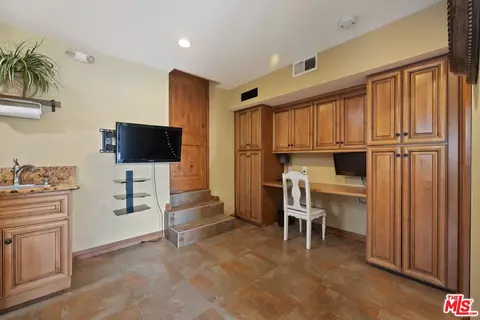 6930 Balcom Ave, Reseda, CA 91335 photo 19