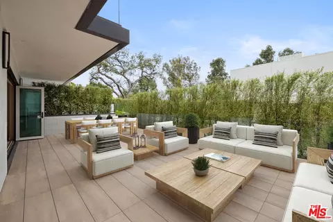 505 S Barrington Ave #109, Los Angeles, CA 90049