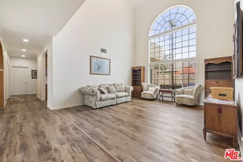 363 E Bonita Dr, Simi Valley, CA 93065 photo 2