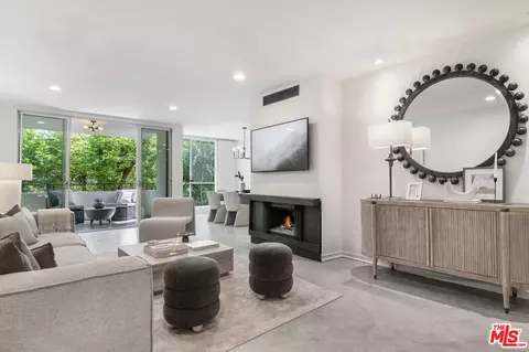 1010 N Kings Rd #314, West Hollywood, CA 90069