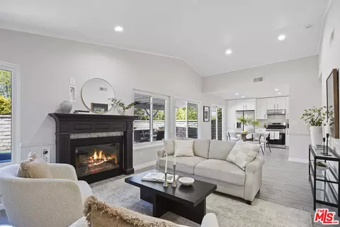 23637 Gravino Rd, Valencia, CA 91355