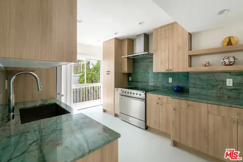 852 21st St #E, Santa Monica, CA 90403