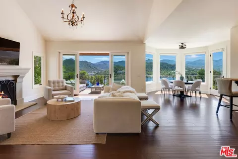 548 Cricketfield Ct, Lake Sherwood, CA 91361