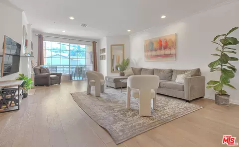 3947 Carpenter Ave #106, Studio City, CA 91604