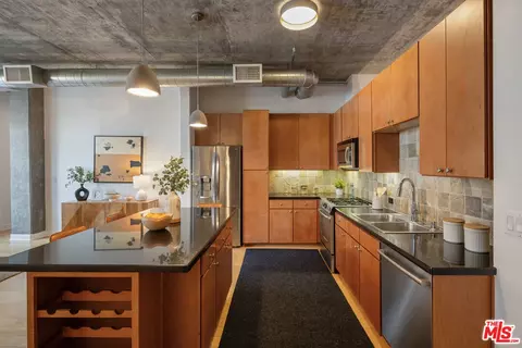 Kitchen - 840 E Green St #307, Pasadena, CA 91101 photo 2 of 3