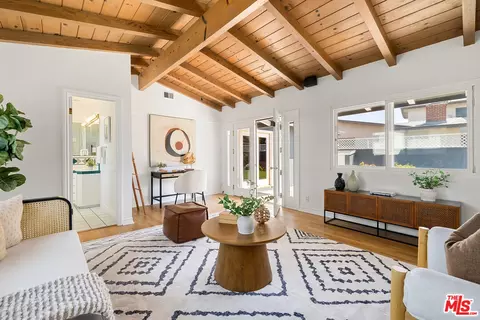 7446 W 89th St, Los Angeles, CA 90045