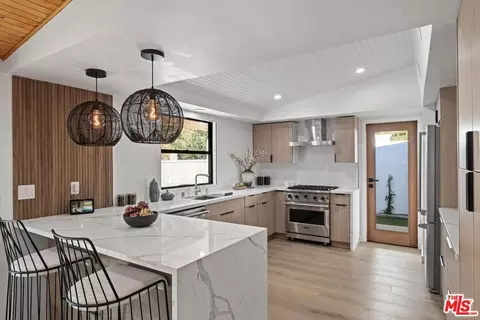 3523 Clawson Pl, Studio City, CA 91604 photo 8