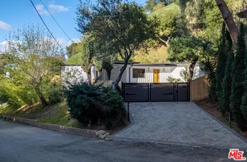 3523 Clawson Pl, Studio City, CA 91604 photo 2