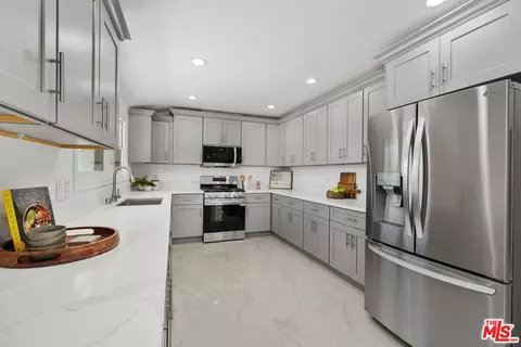 696 E 9th St, Upland, CA 91786 photo 5
