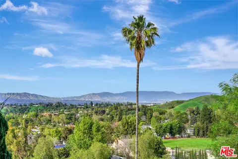 4747 Abargo St, Woodland Hills, CA 91364