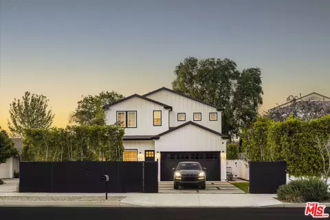 22641 Clarendon St, Woodland Hills, CA 91367