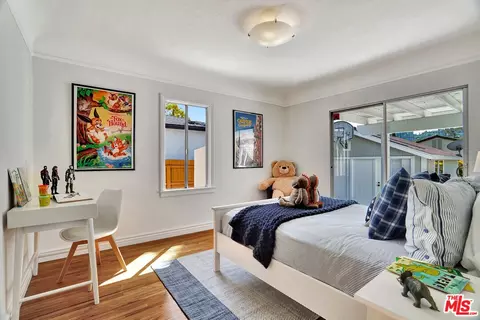 10748 Aqua Vista St, Studio City, CA 91602 photo 18