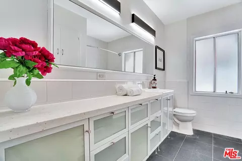 10748 Aqua Vista St, Studio City, CA 91602 photo 16