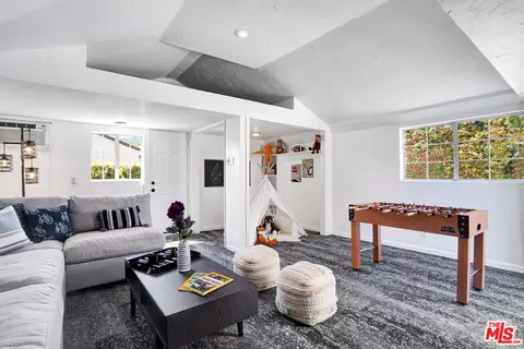 10748 Aqua Vista St, Studio City, CA 91602 photo 34